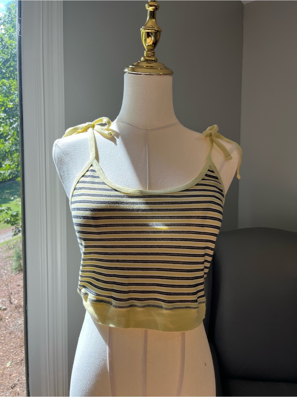 NEW W TAGS Yellow Striped Tie-Shoulder Crop Tank Top -Medium- Fun can layer☀️